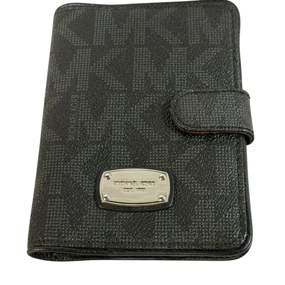 EUC - Michael Kors Passport Case/Holder - Picture 1 of 13